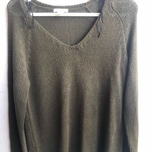 Olive green V- neck  knitted sweater
